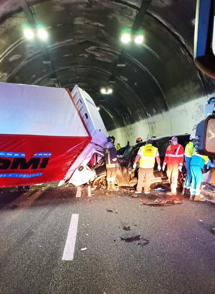 Șoferul român al unui BMW X3 e de negăsit, a dispărut după accidentul mortal pe care l-a provocat într-un tunel din Italia