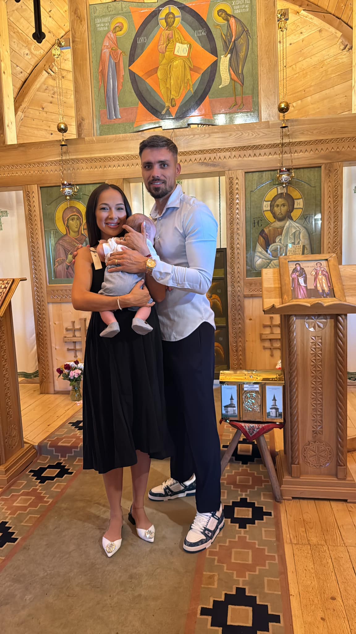 Detalii despre botezul băiețelului Vlăduței Lupău. Petrecere fără dar, iar Andra și Cătălin Măruță vor fi nași