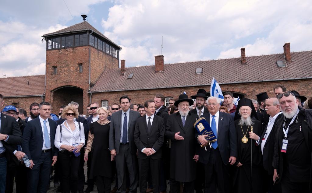 FOTO | Premierul Viorica Dăncilă a participat la Marşul Internaţional al Vieţii, de la Auschwitz la Birkenau