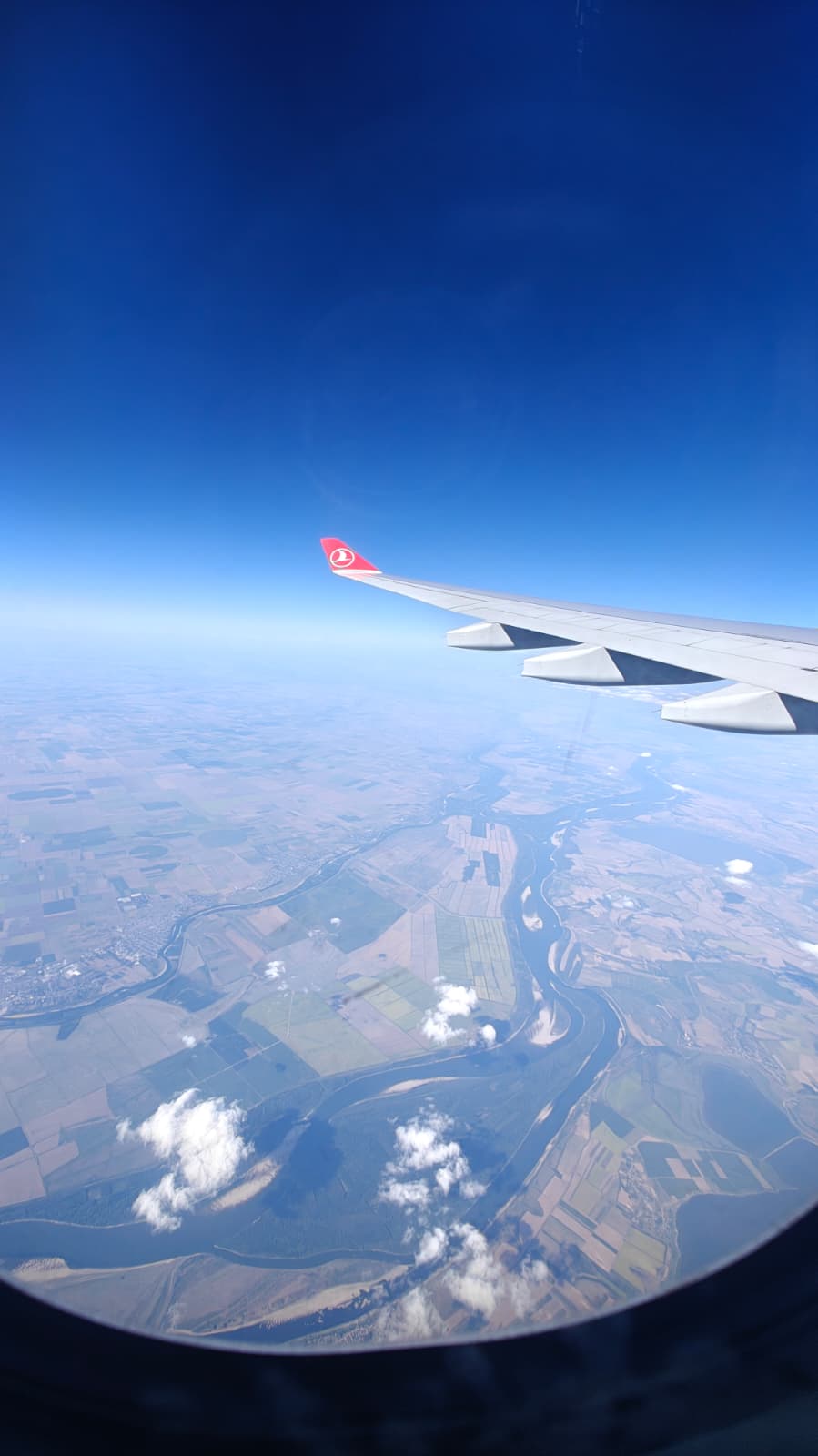 Cum se vede Dunărea din avion, de la 7.000 de metri înălțime, în apropiere de Călărași