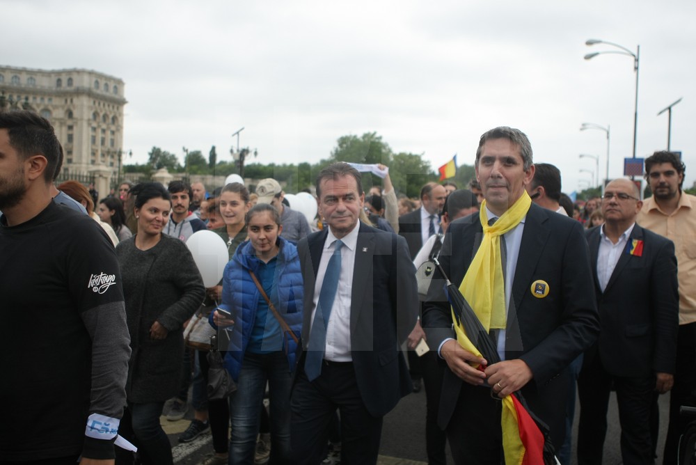 FOTO | Ludovic Orban, după moțiunea de cenzură: ”Sfârșitul lui Dragnea este aproape!”