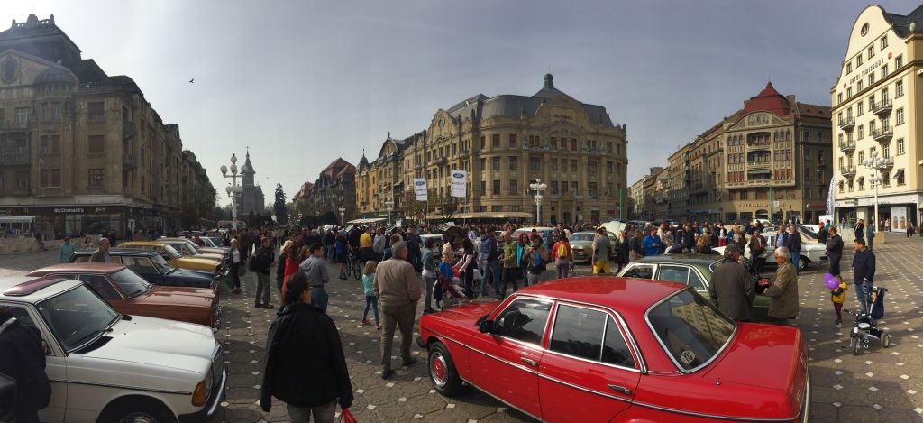 Mașina folosită de Robert Redford în filmul Havana, la Timișoara. E o replică, dar bijuteria a făcut furori printre iubitorii de mașini de epocă