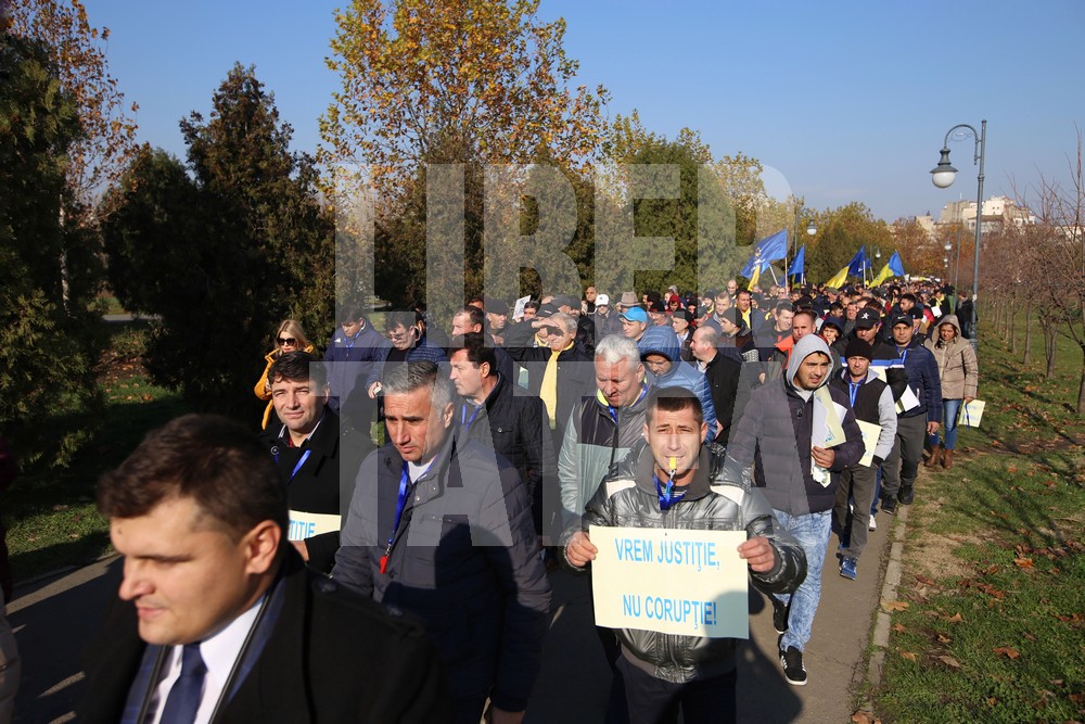 Protest la Parlament, împotriva măsurilor luate de Executiv / FOTO&VIDEO