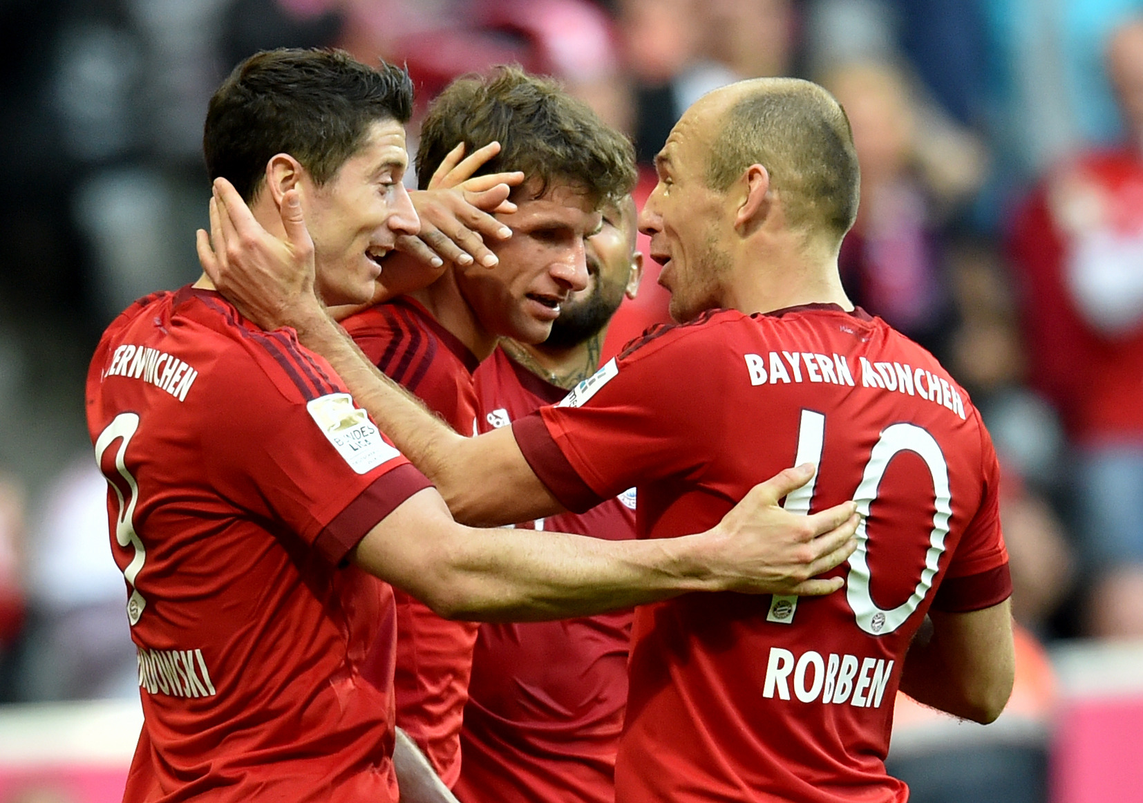 Top 10 cluburi de fotbal care oferă jucătorilor cele mai mari salarii medii