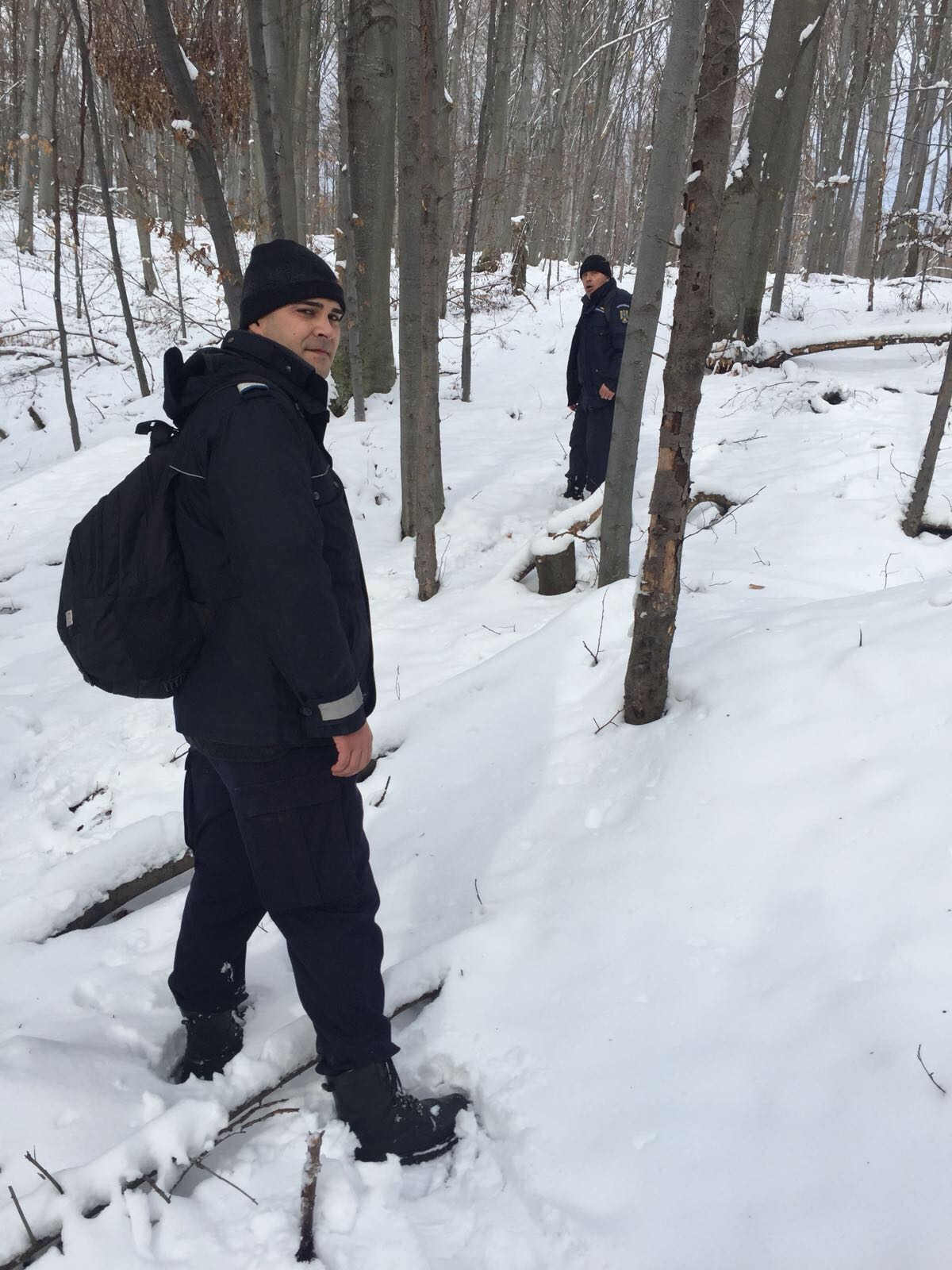 UPDATE: Bătrân dispărut într-o pădure din Caraș-Severin. Ar fi plecat la cules de bureți| FOTO/VIDEO