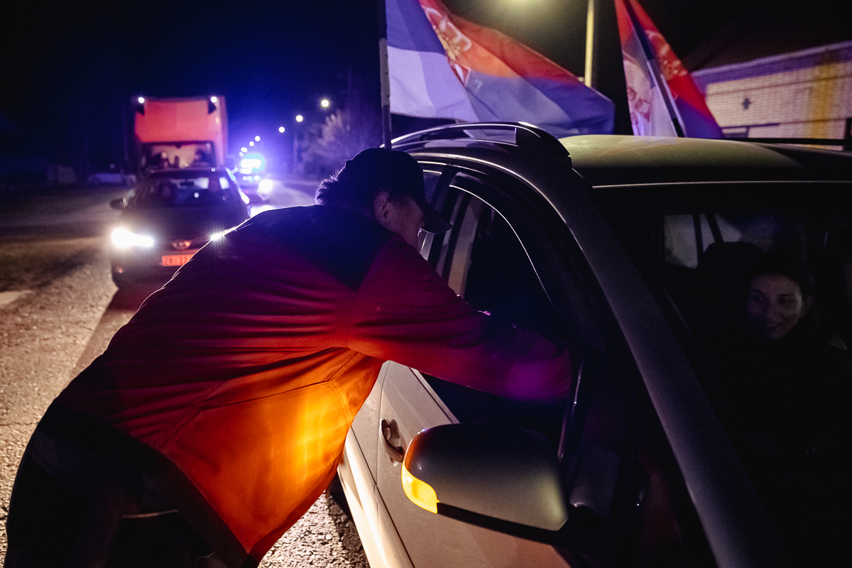 Cum protestează studenții sârbi prin marș și de ce strigă numele Laurei Kovesi