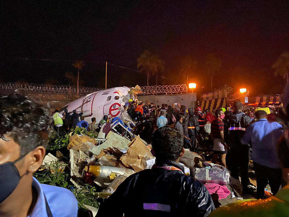 Un avion cu 190 de persoane la bord s-a prăbuşit la aterizare în India şi s-a rupt în două. Bilanţul deceselor a ajuns la 18