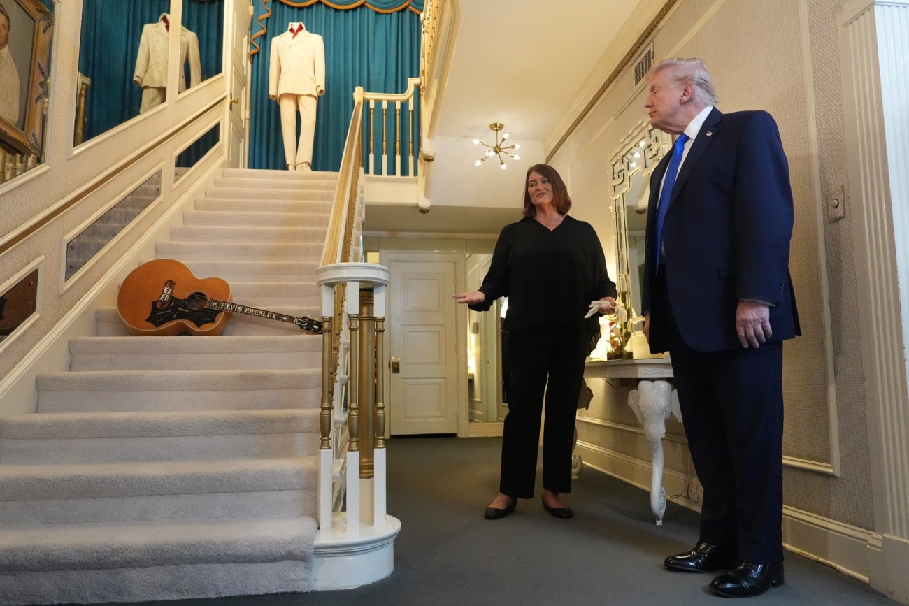 Donald Trump a vizitat pentru prima dată casa lui Elvis Presley, Graceland: „Sunt un mare fan. Știu că și-a iubit mama foarte mult”