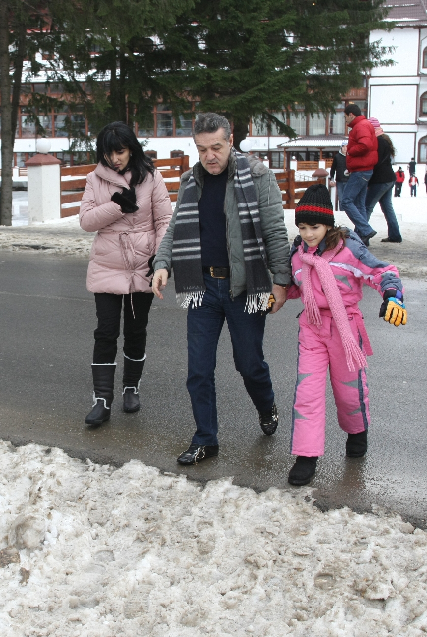 Steaua duce dorul unor fotbaliști adevărați, dar Gigi Becali dă banii pe petreceri private! Revelion de 10.000 de euro la munte! GALERIE FOTO