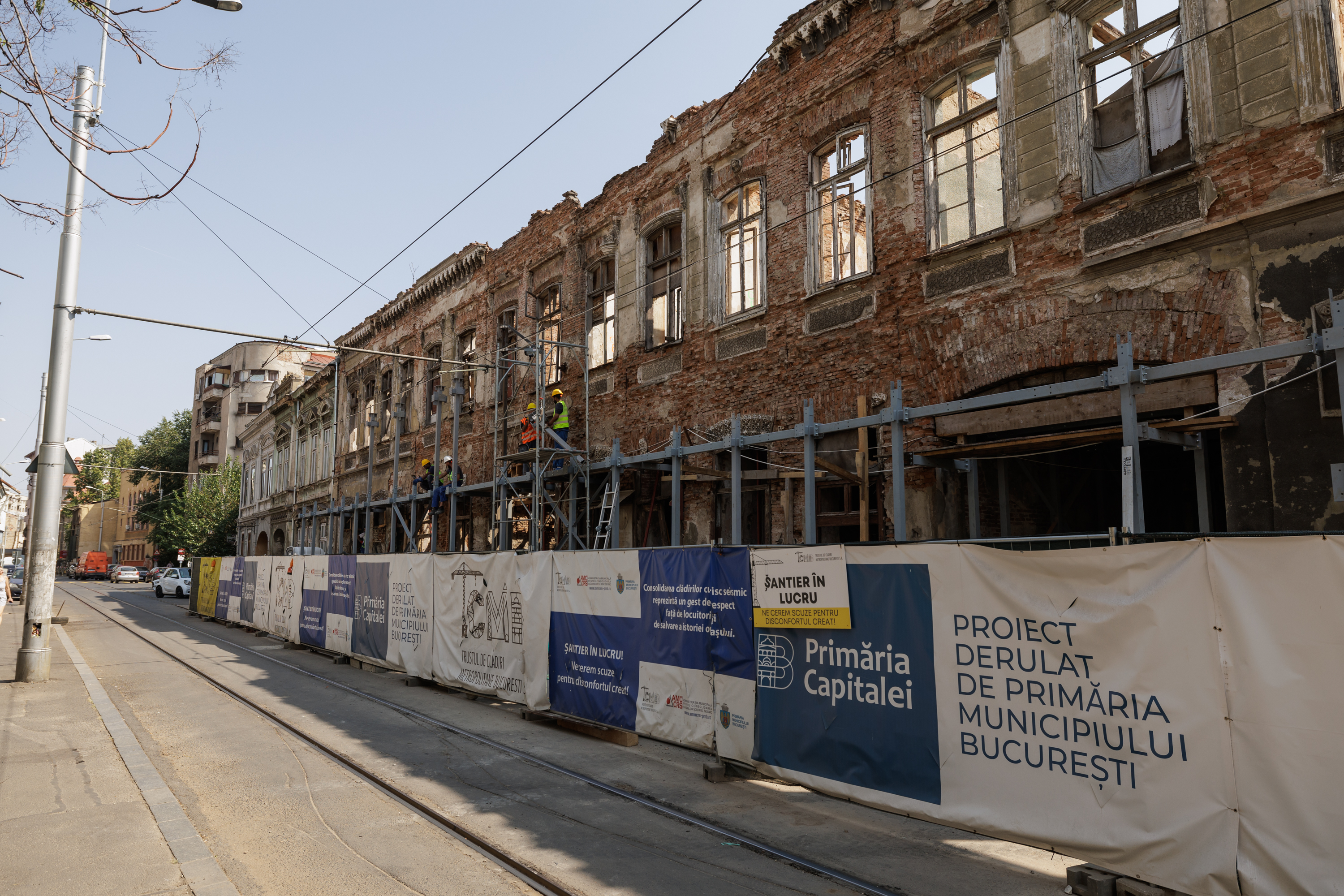 REPORTAJ. Libertatea a intrat pe șantierul de la Hanul Solacolu din București. „Era o groapă de gunoi și o bombă ecologică. Am scos două mii de tone de deșeuri”