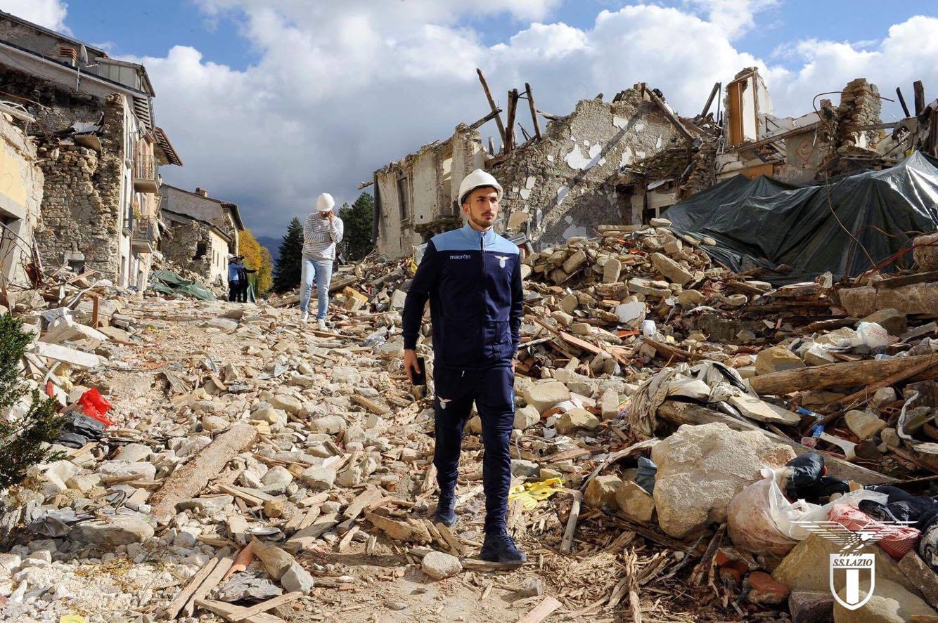 Ștefan Radu și colegii de la Lazio au mers să vadă dezastrul de la Amatrice. Patronul Lotito a copilărit acolo | GALERIE FOTO