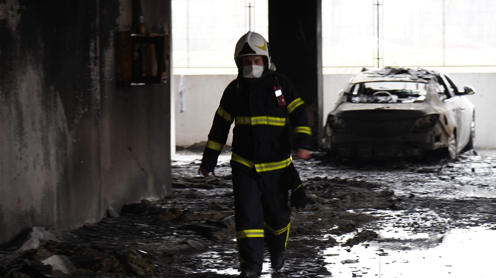 Adolescentul de 15 ani care a incendiat un bloc din Constanța, arest la domiciliu pentru 30 de zile