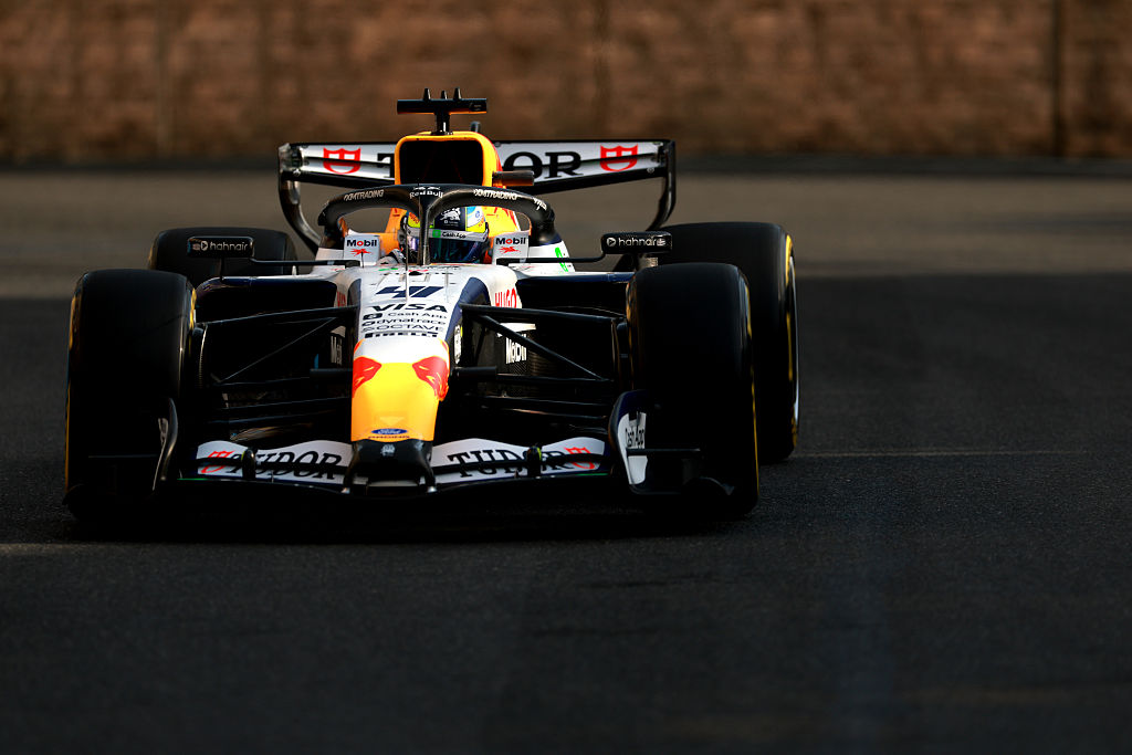 Dráma a második szabadedzésen Bakuban: falhoz csapta autóját az F1-es pilóta – videó