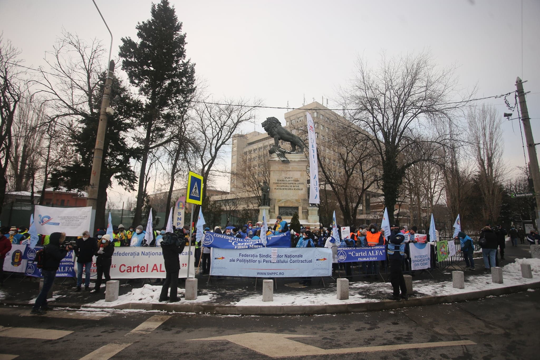 Protest în fața Palatului Cotroceni, pentru salarii și pensii mai mari