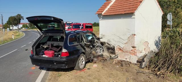 Român de 17 ani, mort pe scaunul din dreapta al unui BMW care a zburat într-o capelă, în Austria. Un român de 21 de ani, la volan