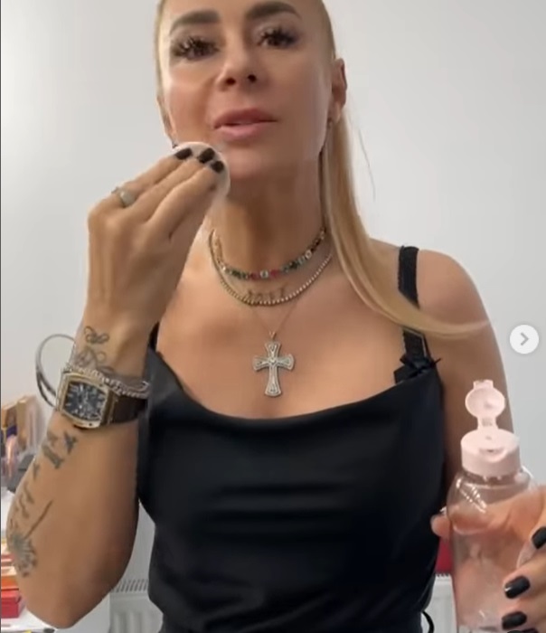 Anamaria Prodan, criticată aspru de o fostă jurnalistă, după ce s-a lăudat cât e de „slabă și frumoasă” la 50 de ani: „Ce poate fi mai trist?”