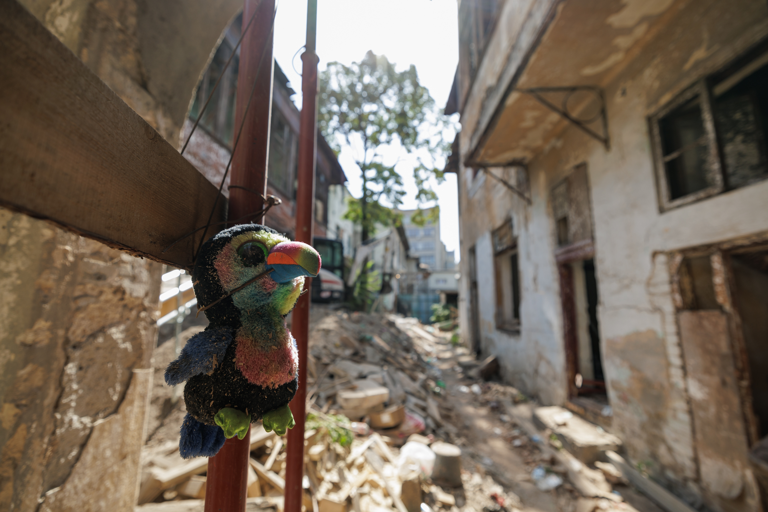 REPORTAJ. Libertatea a intrat pe șantierul de la Hanul Solacolu din București. „Era o groapă de gunoi și o bombă ecologică. Am scos două mii de tone de deșeuri”
