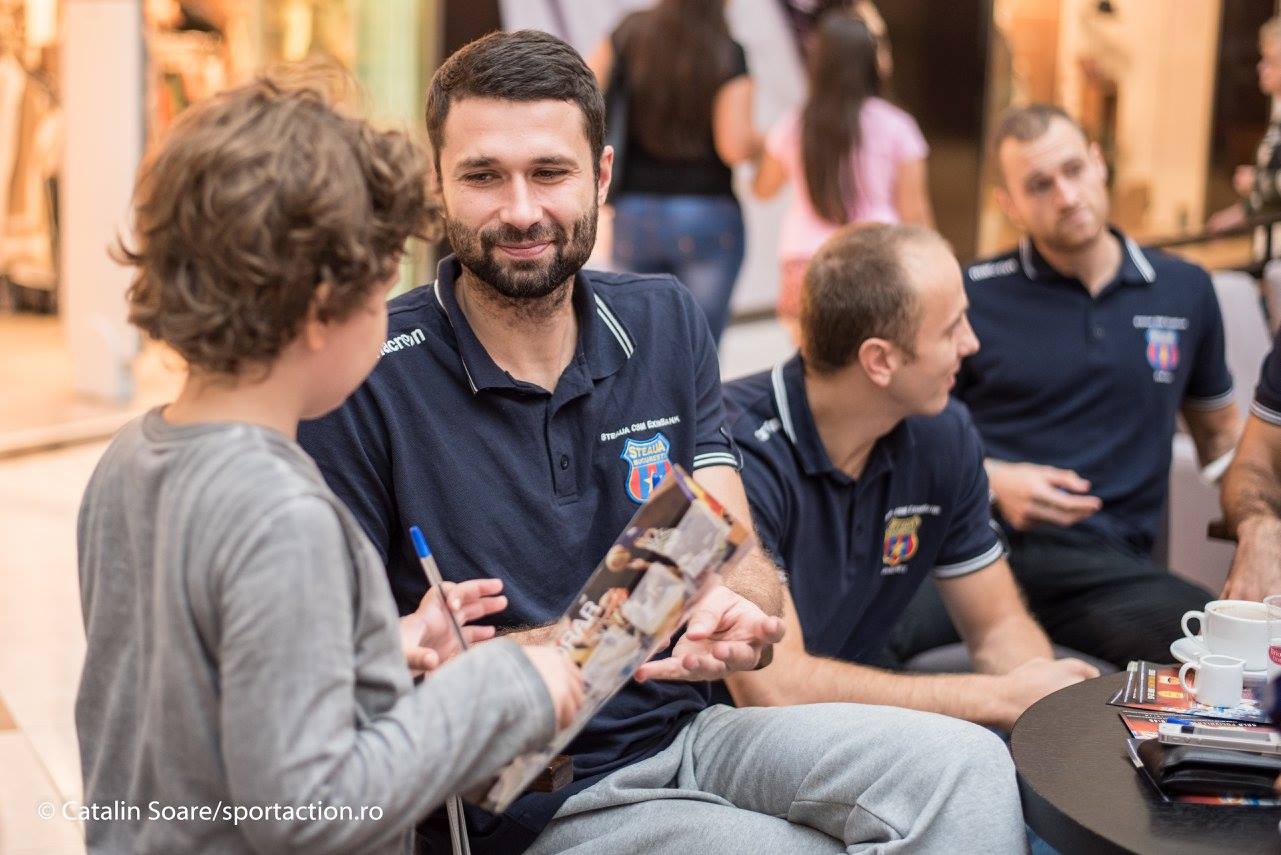 Steliștii au dat în mintea copiilor. S-a întâmplat la mall