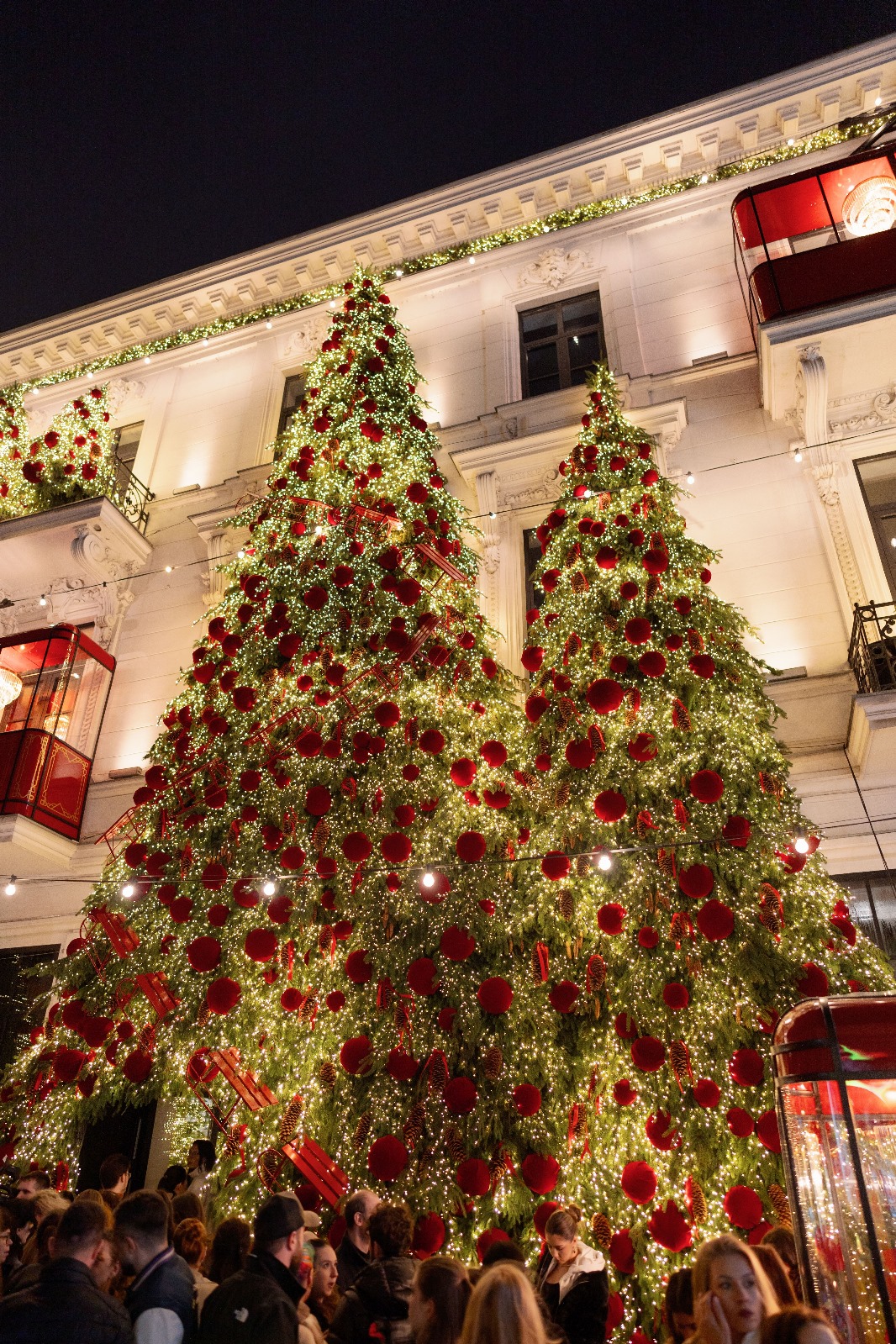 Cum arată și unde e cel mai instagramabil loc din București, care a devenit viral în ultimele zile. Cine e în spatele „The Christmas House”