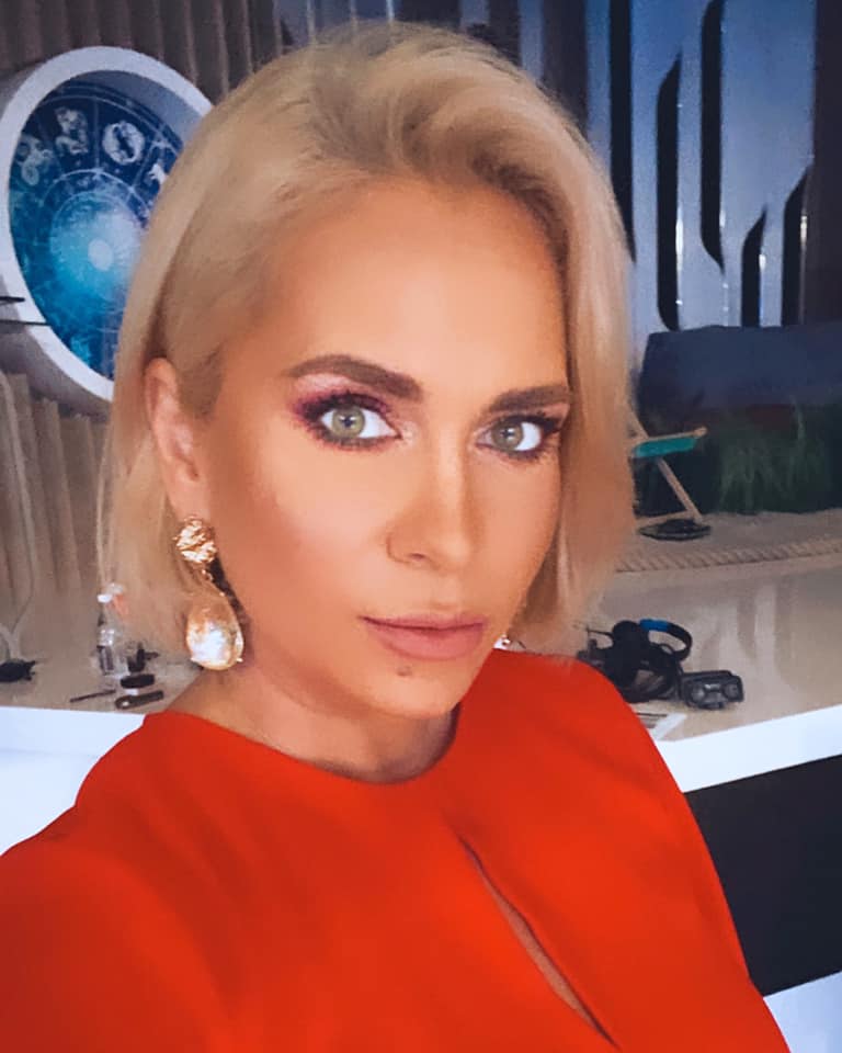 Paula Chirilă a fost cerută în căsătorie, după ce a divorțat de tatăl fiicei sale. Imagini cu inelul de logodnă