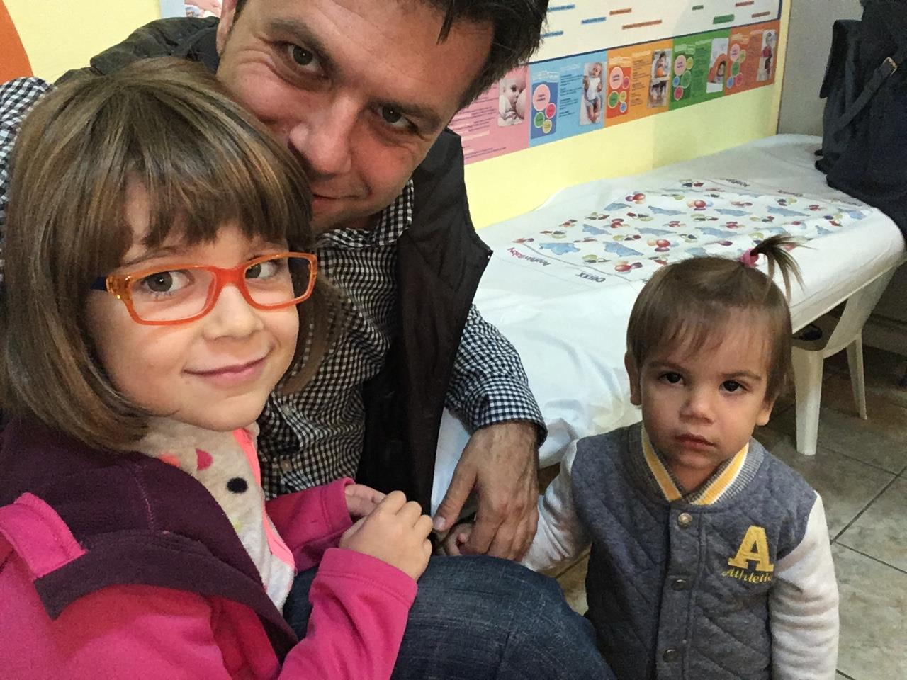 VIDEO/ Patru tați au „născut” un proiect. Dan, Alex, Cezar și Daniel sunt 4DADS COOL