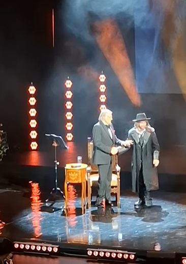 Reacția lui Mihai Bendeac după ce s-a zis că momentul lui pe cal de la gala lui Florin Piersic a fost regizat: „Eu sunt curios”