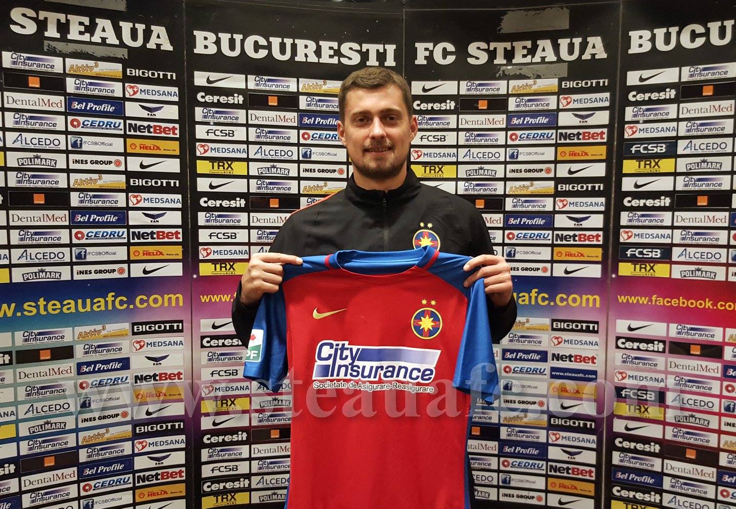 Tamaș, singurul fotbalist din lume cu clauză anti-alcool și pro-biserică, a semnat cu Steaua. ”Dacă e să mergem la biserică, de ce nu? Am greşit” / VIDEO