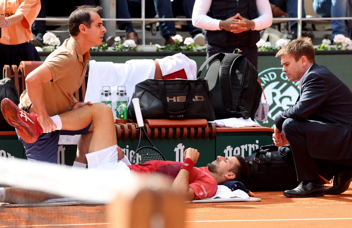Novak Djokovici s-a retras de la Roland Garros, din cauza unei accidentări, și va pierde locul 1 în clasamentul ATP