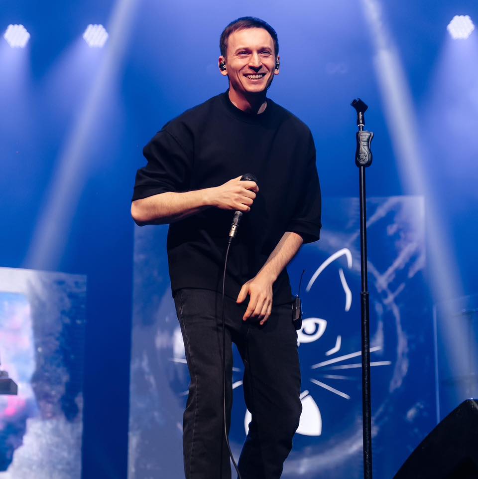 Denis Roabeș, solistul trupei „The Motans”, tată de băiat. Primele declarații făcute de artist. „Îl cheamă ca pe tatăl meu”