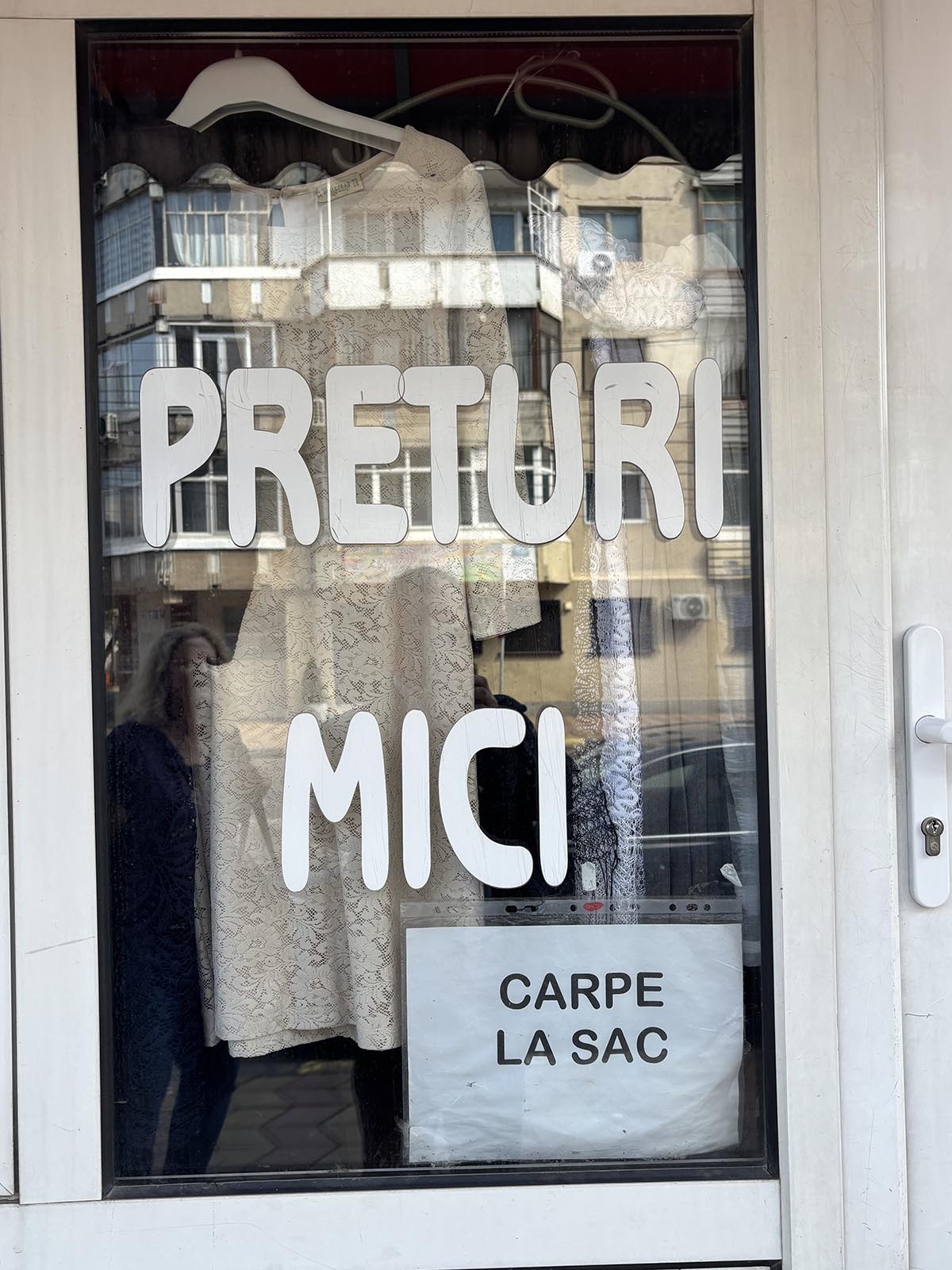 Tecuci, capitala păcănelelor. „Moși și romi mai suntem. Dacă n-ar fi păcănelele, ne-am sparge dinții zilnic”