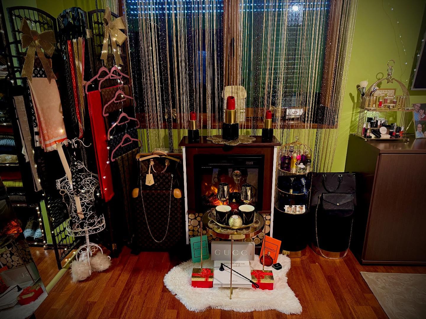 Imagini din casa în care locuiește Minodora. A decorat livingul în stil african: „Este încărcată cu pace și multă culoare”