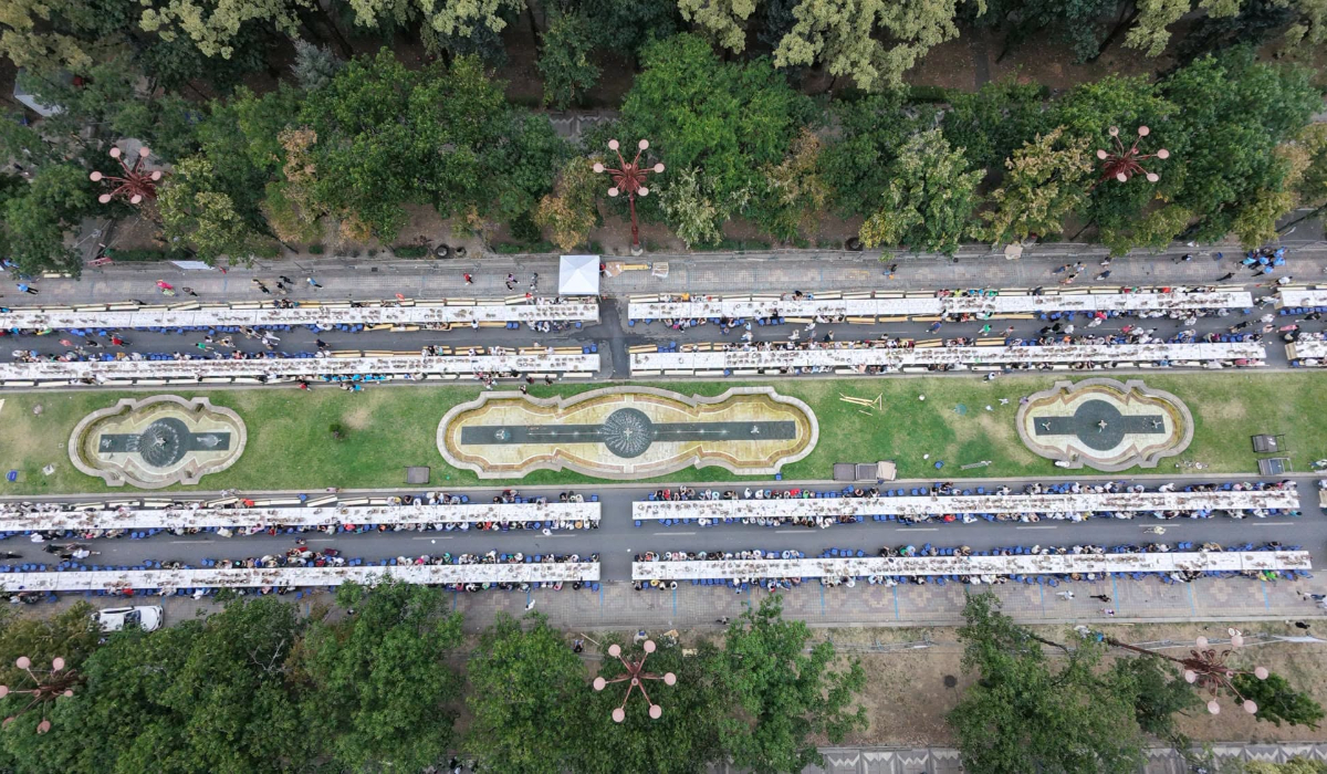 20.000 de oameni s-au așezat la „Masa care unește” de la București