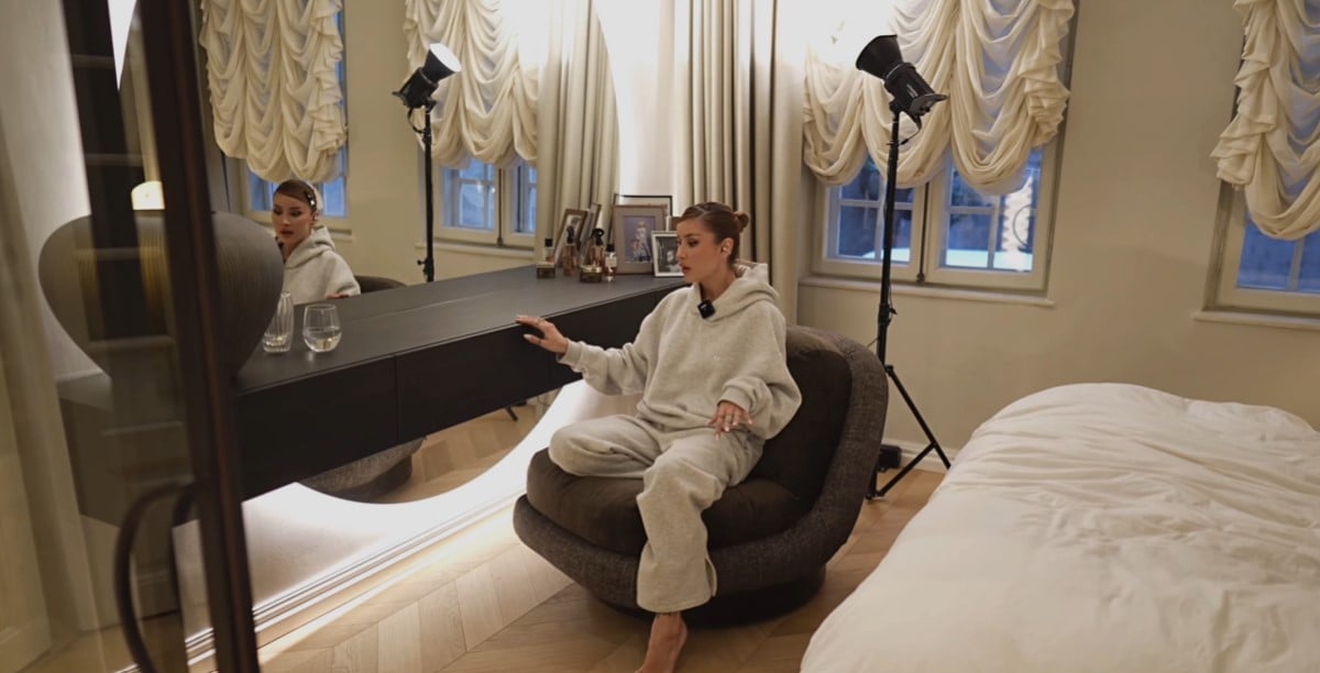 Imagini cu casa din București în care locuiește Alina Ceușan. Sora ei s-a ocupat de design și doar în reviste mai vezi așa ceva