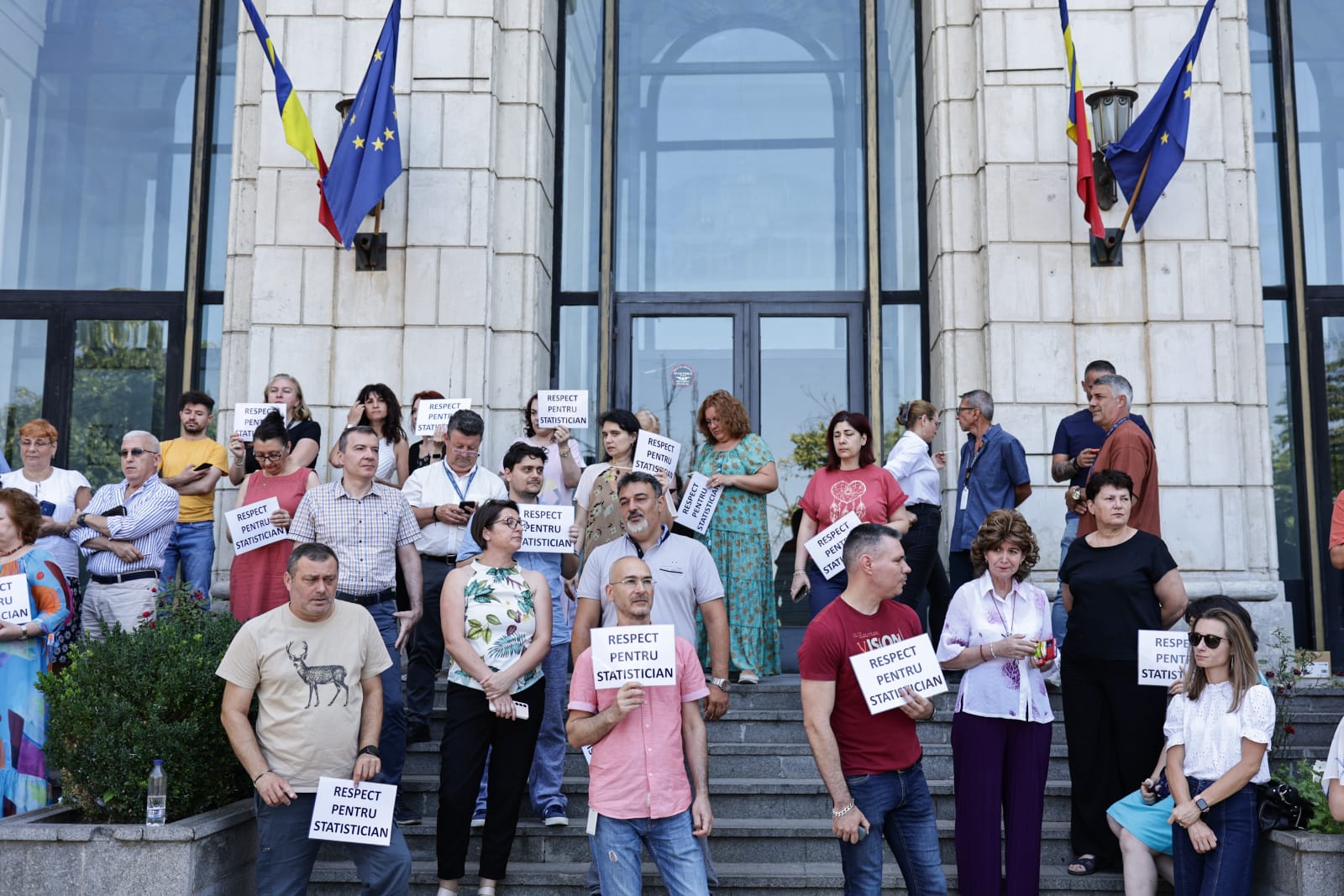 Lista salariilor „nesimțite” a fost afișată la geam de bugetarii nemulțumiți de reducerea sporurilor
