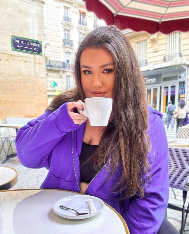 Cori, angajata lui Dorian Popa, persoana care îl filmează tot timpul: „Am un salariu generos, a crescut de vreo cinci ori”