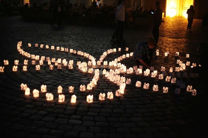 Peisaj de vis la Festivalul Luminii în Timișoara. Mii de lampioane au luminat Cetatea Alba Iulia Carolina