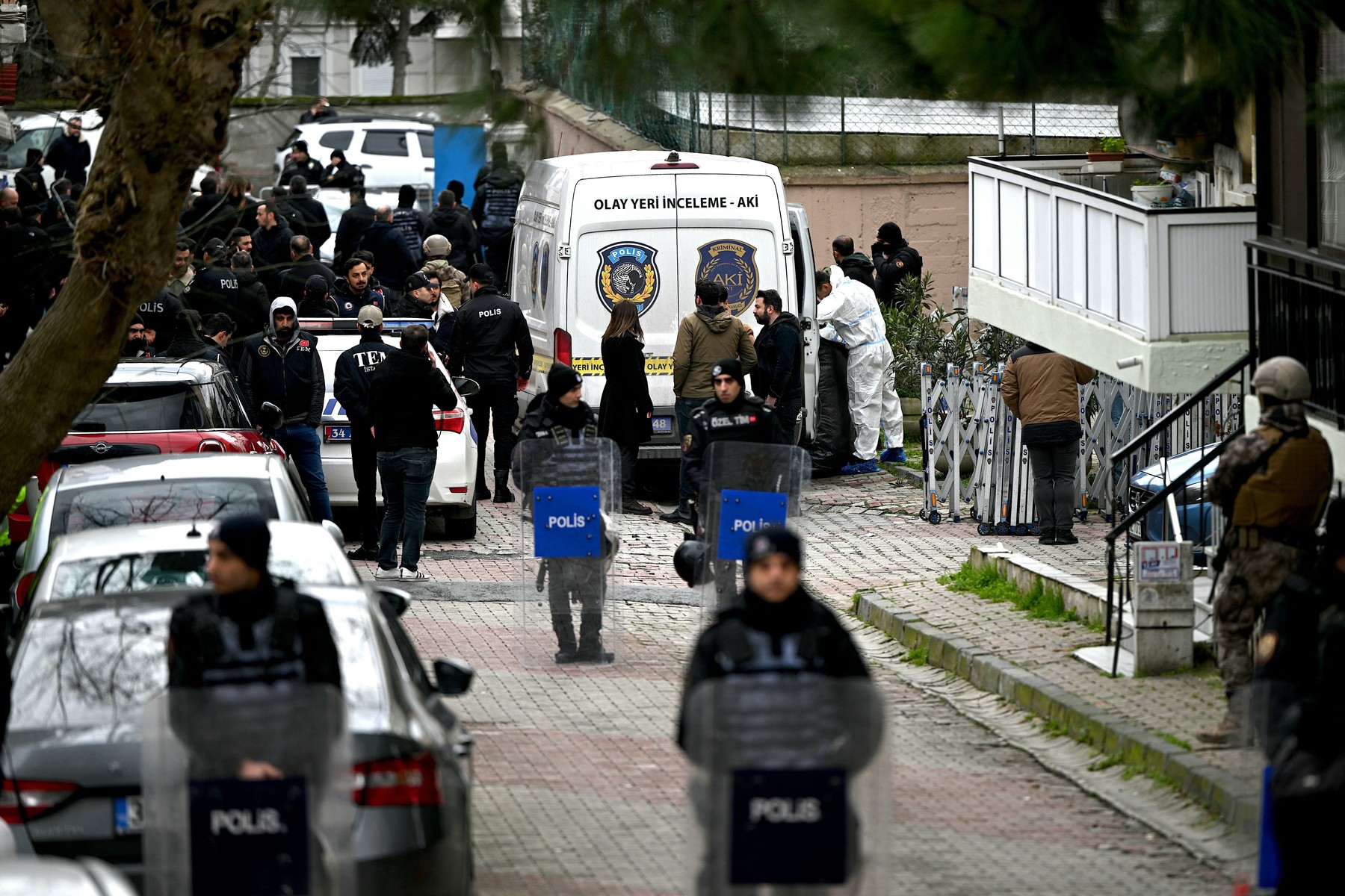 Atac armat la o biserică catolică din Istanbul. Doi bărbați mascați au deschis focul în timpul slujbei. Cel puțin un om a fost ucis