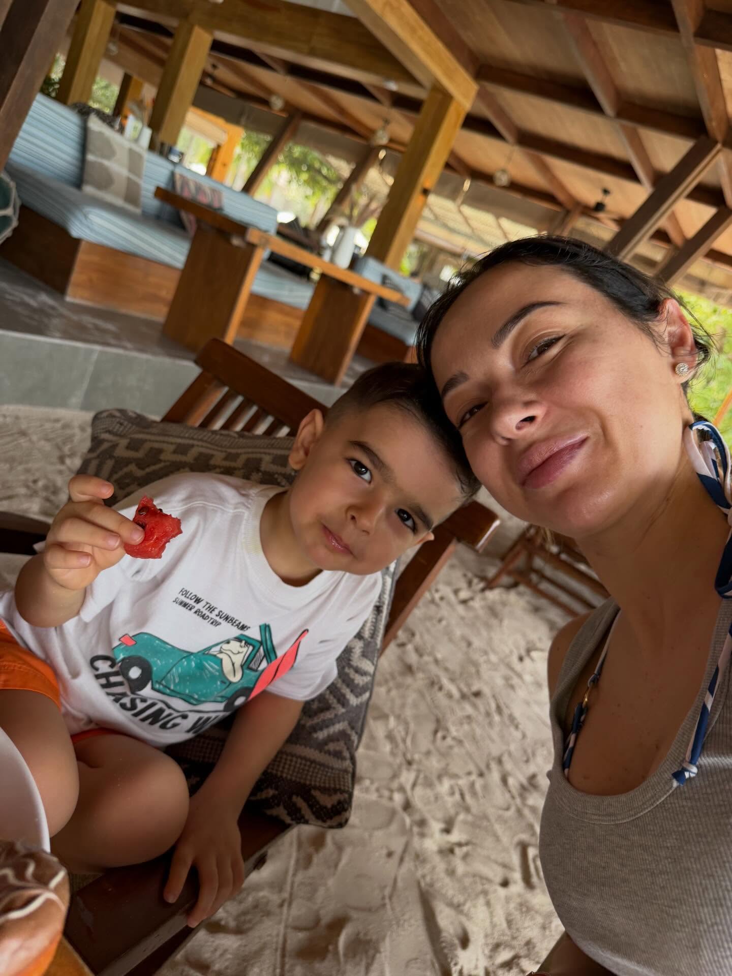 Cum a apărut Vlăduța Lupău pe plaja din Maldive. Cu cine a plecat artista în vacanță. „Cred că a fost cea mai bună decizie”