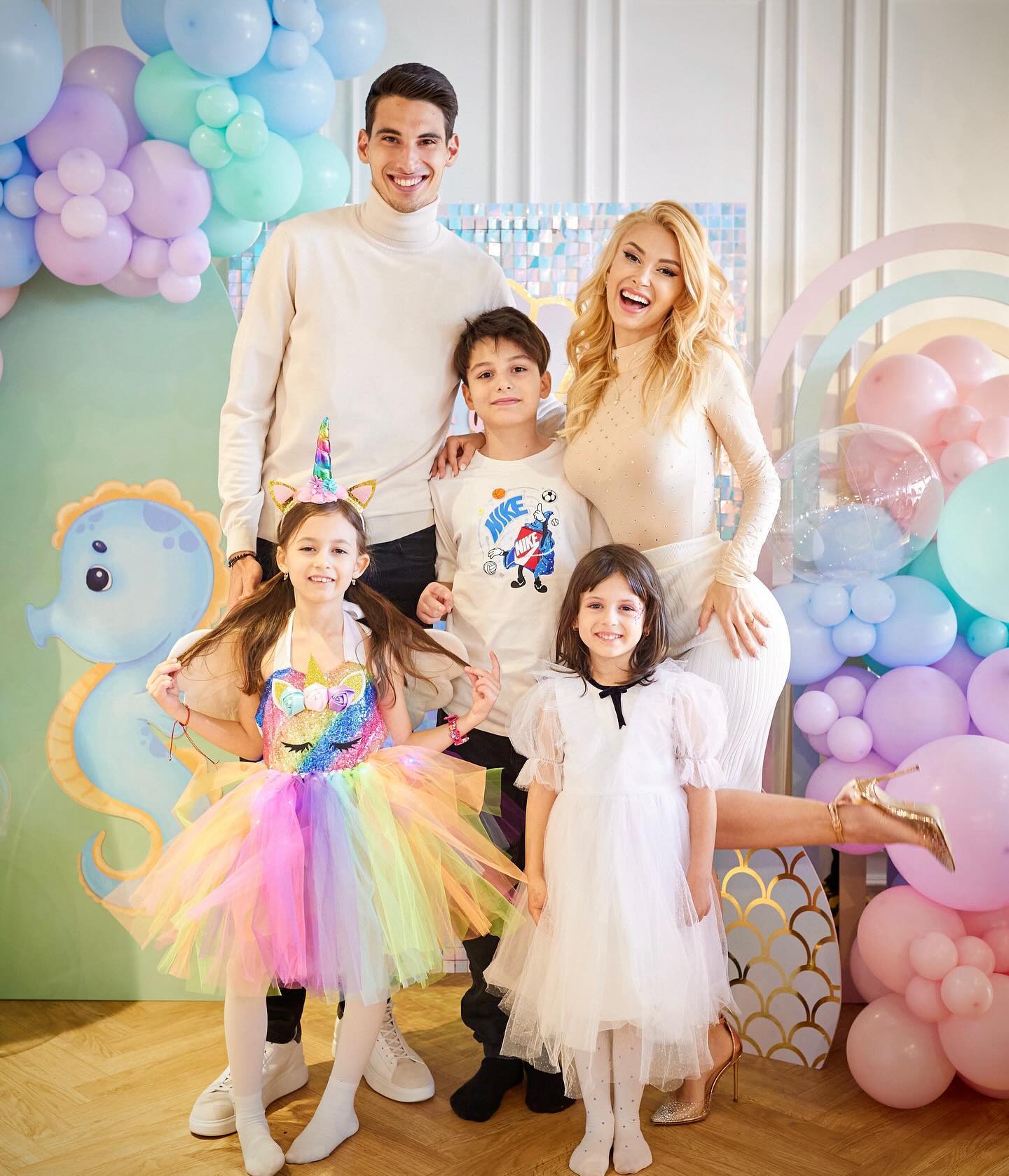 Andreea Bălan, despre cum se împarte între carieră și viața de mamă a două fete: „Nu am avut timp să le iau de la grădiniță. Bunica ține casa”
