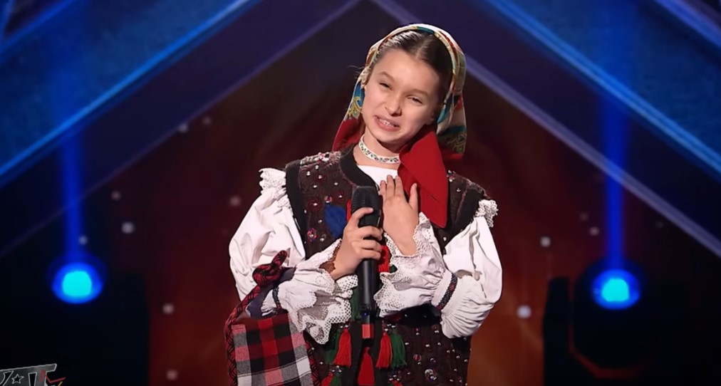 „Românii au talent”, 21 martie 2025. Maia Vlad, fetița din Maramureș care a făcut-o pe Andra să regrete. Tatăl este preot, iar ea cântă în corul bisericii
