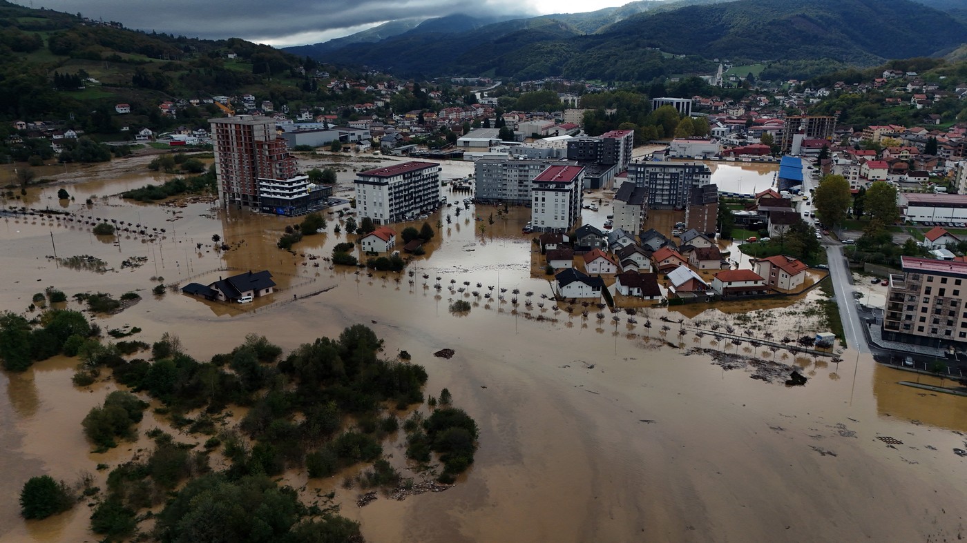 Ciclonul Cassandra a adus inundații devastatoare și a făcut 16 morți, în Bosnia