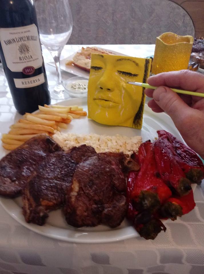 Face artă-n mămăligă! Lorinel Chiriac, un român stabilit în Germania, sculptează opere de artă în mălai fiert. Madame Pogany merge cu fasole bătută, iar Statuia Libertății, cu pește prăjit!