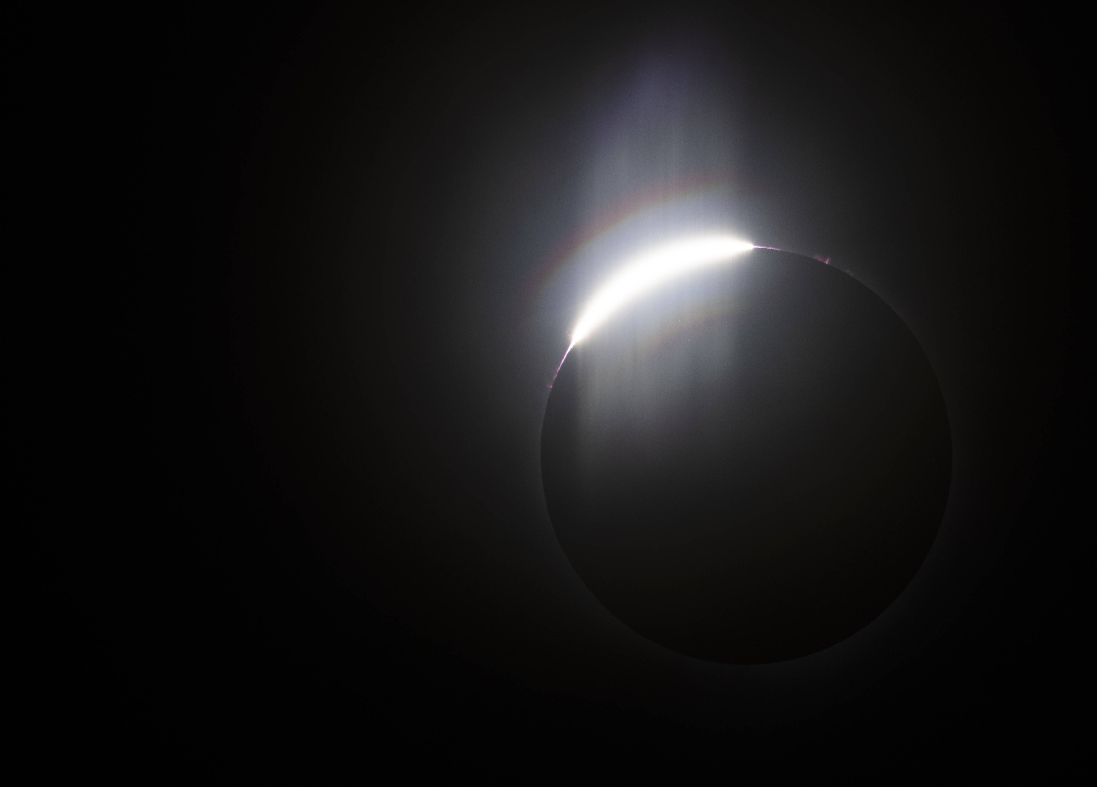 Cele mai spectaculoase 13 imagini cu eclipsa totală de Soare care a fost vizibilă în America de Nord
