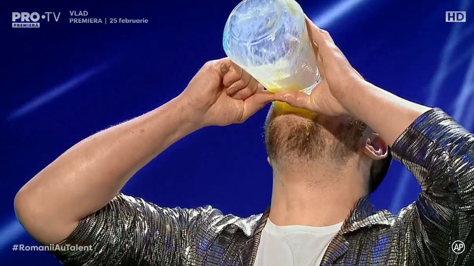 Record mondial la Românii au talent: a băut 125 de ouă crude. Cum au reacţionat Andra și Smiley | FOTO