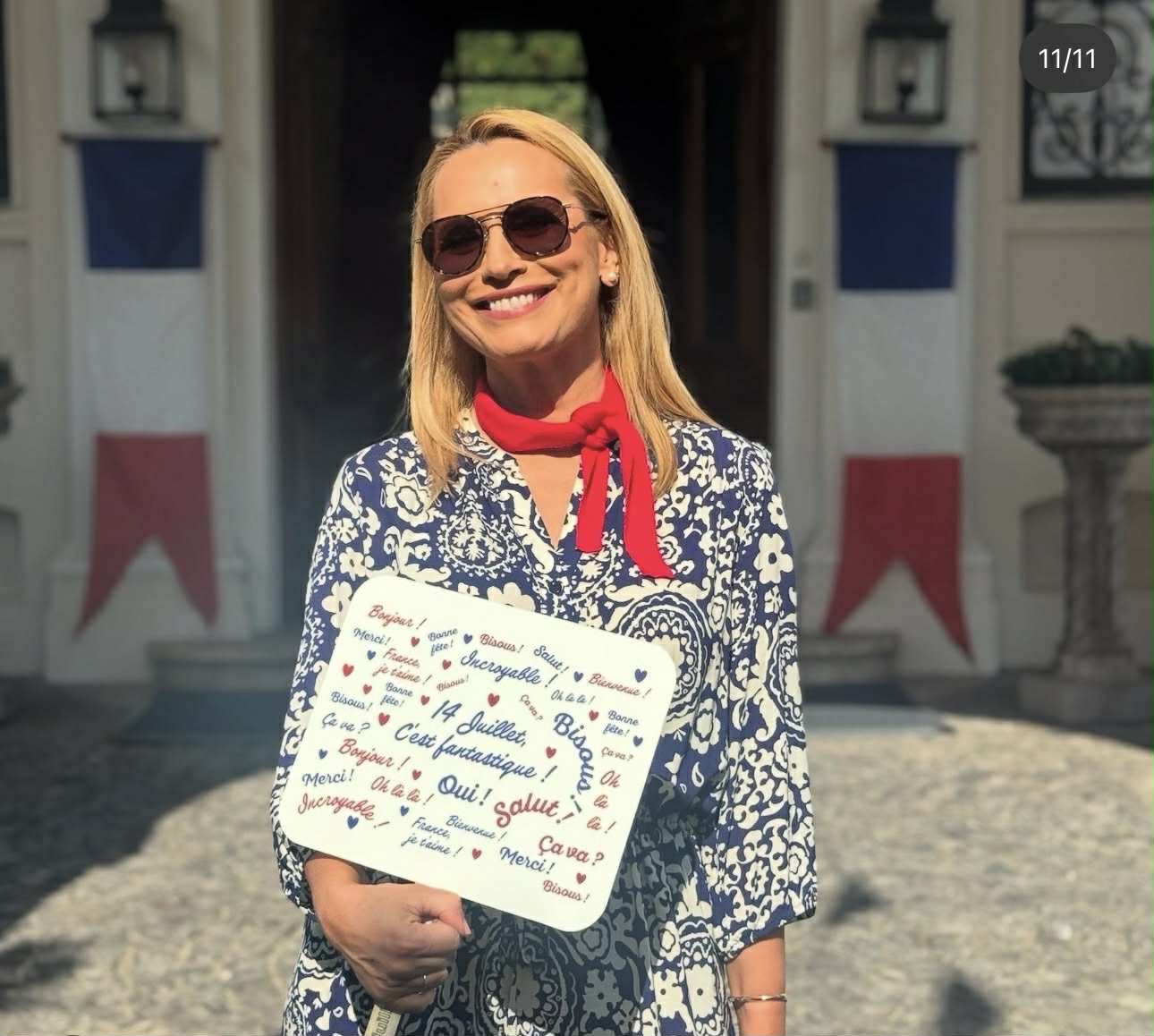 Cum a apărut îmbrăcată Andreea Esca la recepția oferită de Ambasada Franței în România. Rochia purtată de prezentatoare nu e deloc ieftină