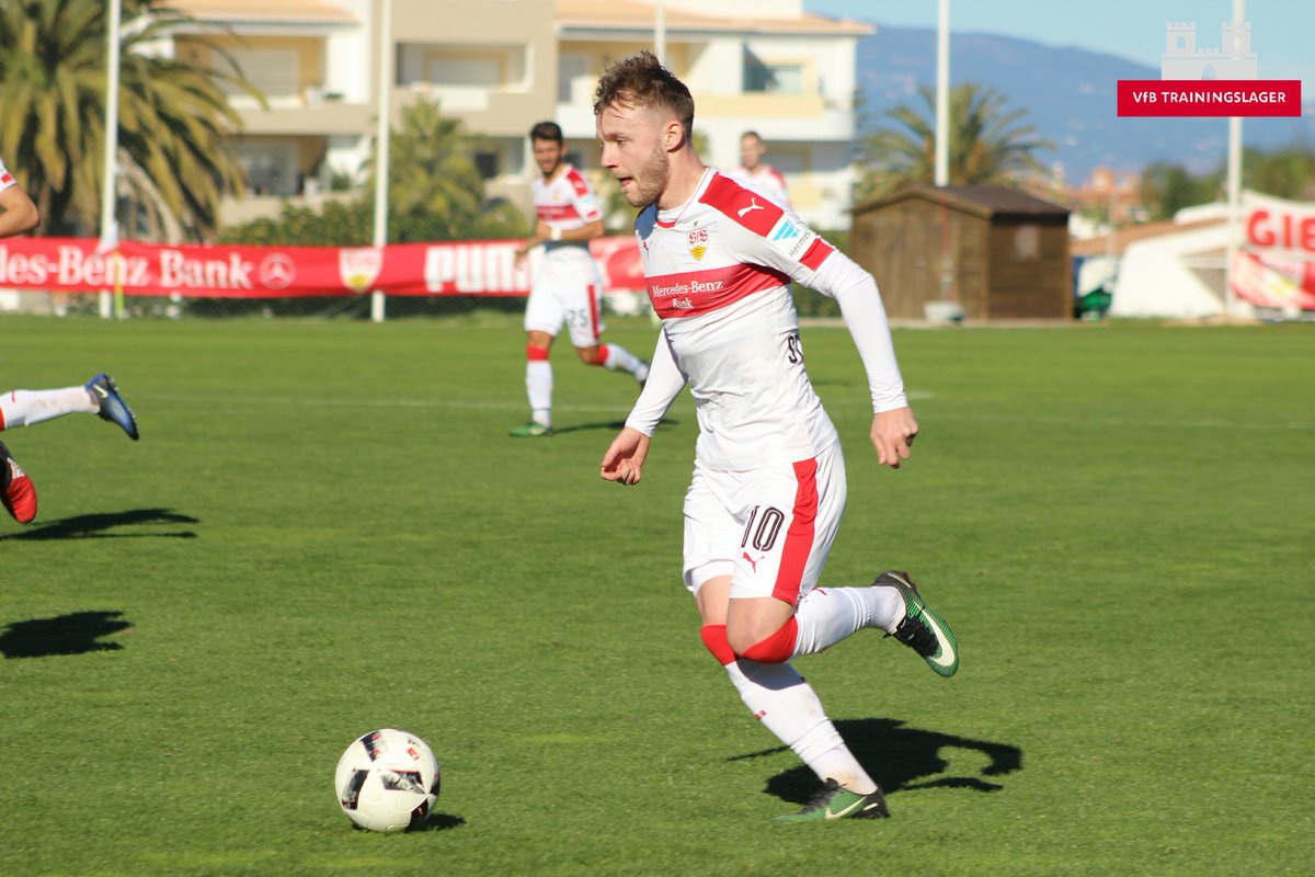 Alexandru Maxim face pe cameramanul în cantonamentul lui VfB Stuttgart. Tricolorul, titular în amicalul cu Duisburg | GALERIE FOTO