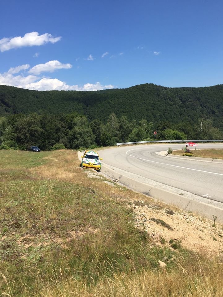 Dani Oțil a ajuns cu mașina în șant! A făcut accident la raliul de la Rânca GALERIE FOTO