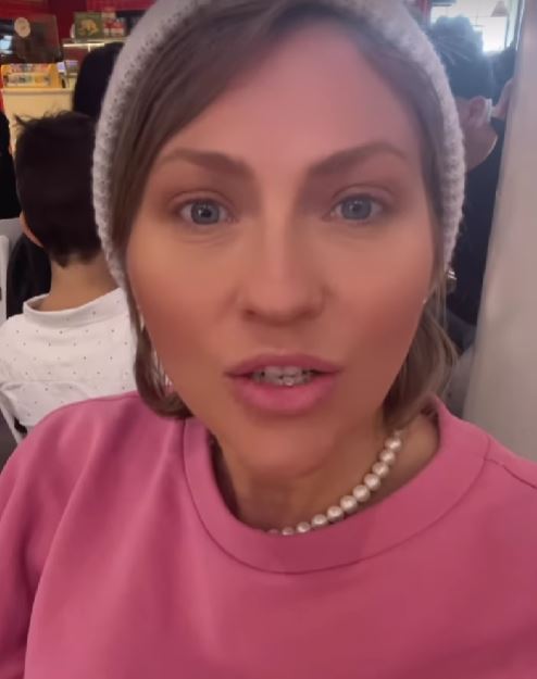 Mirela Vaida, cu nervii întinși la maximum în aeroport. Prezentatoarea nu va mai ajunge azi la „Acces Direct”: „Îți bați joc de oameni”