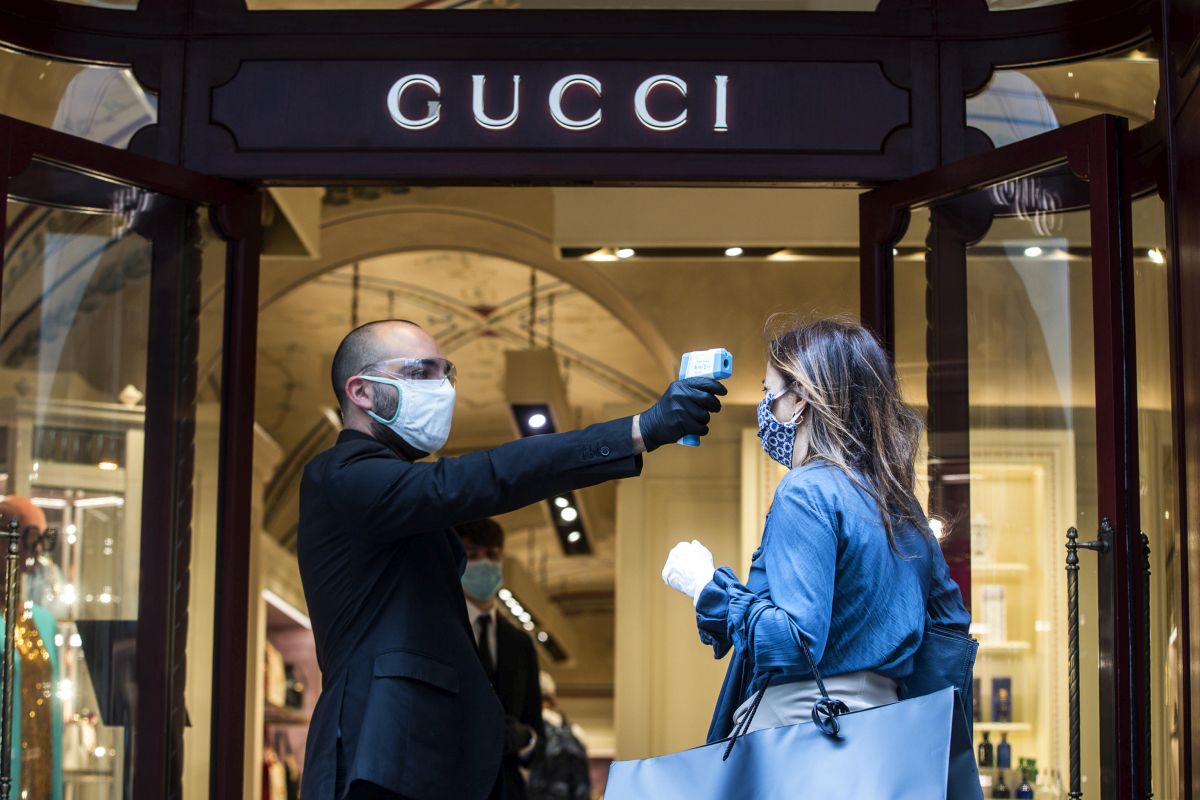 Italia și-a redeschis azi cafenelele, magazinele și muzeele. ”O zi emoționantă” pentru oamenii care s-au întors într-o nouă normalitate