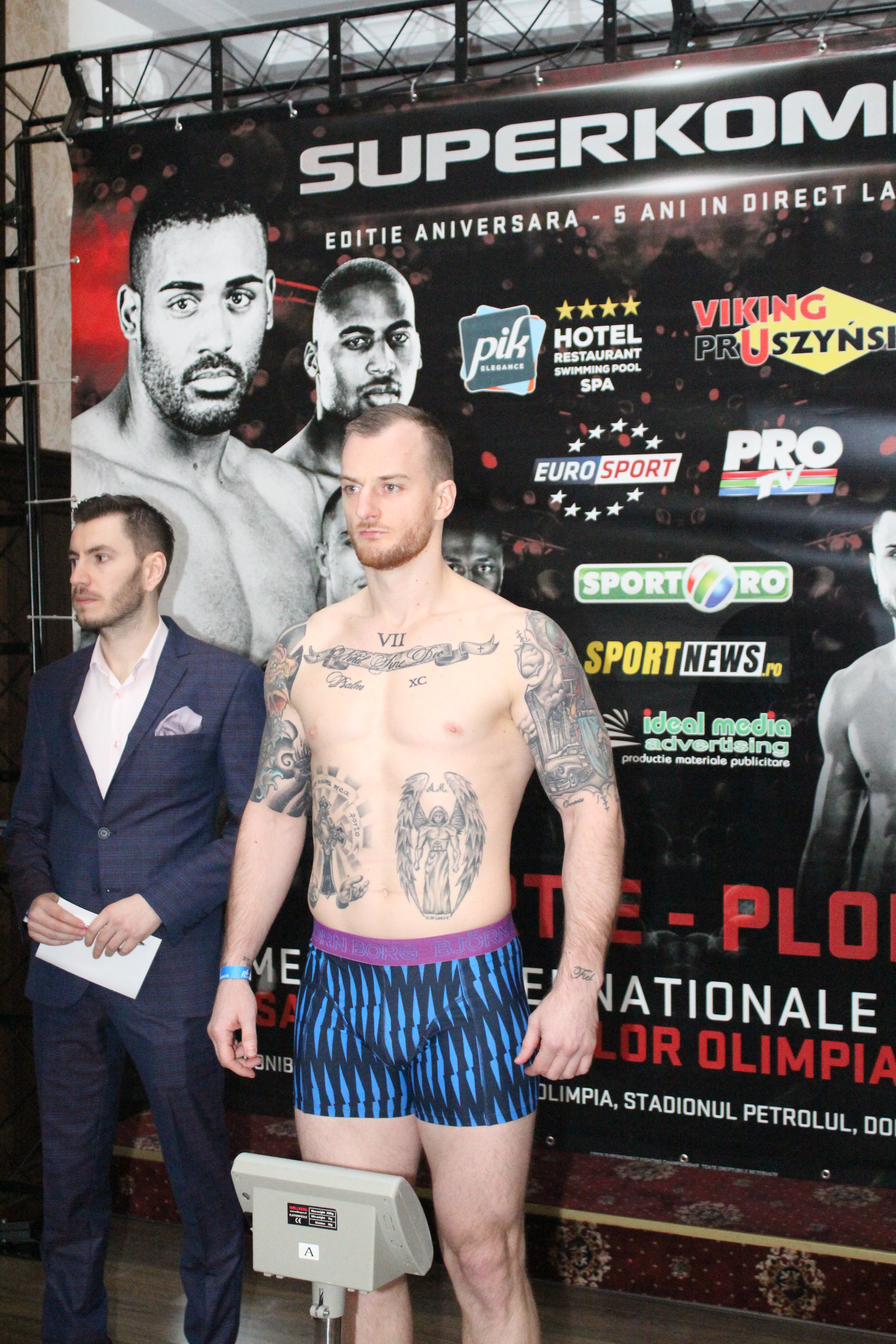 Luptătorii de la Superkombat Ploiești s-au confruntat pentru prima dată la cântarul oficial / GALERIE FOTO